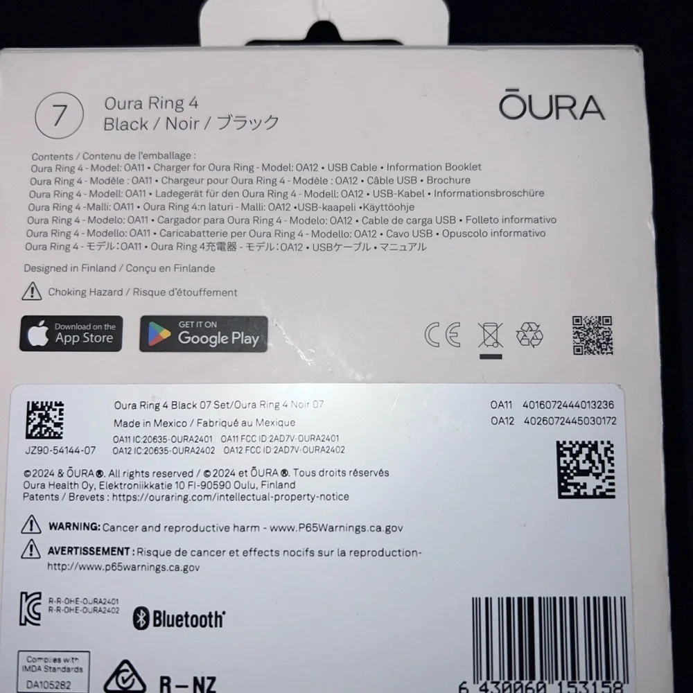 Oura Ring 4 in Elegant Black